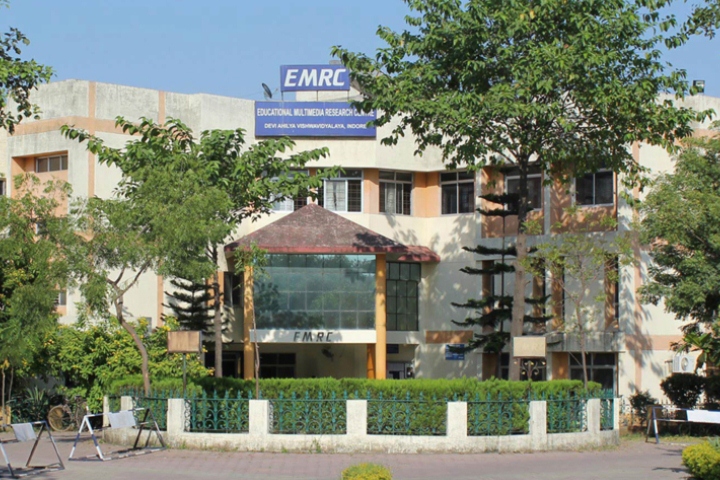https://cache.careers360.mobi/media/colleges/social-media/media-gallery/5665/2019/6/10/Campus View of Educational Multimedia Research Centre Devi Ahilya University Indore_Campus-view.jpg